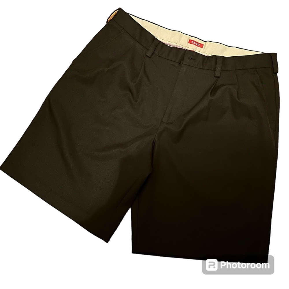 Izod Men’s shorts. Size 36. Like new condition.